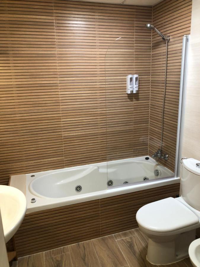 Апартаменти Faro12 Playa & Piscina & Parking Privado Бенальмадена Екстер'єр фото