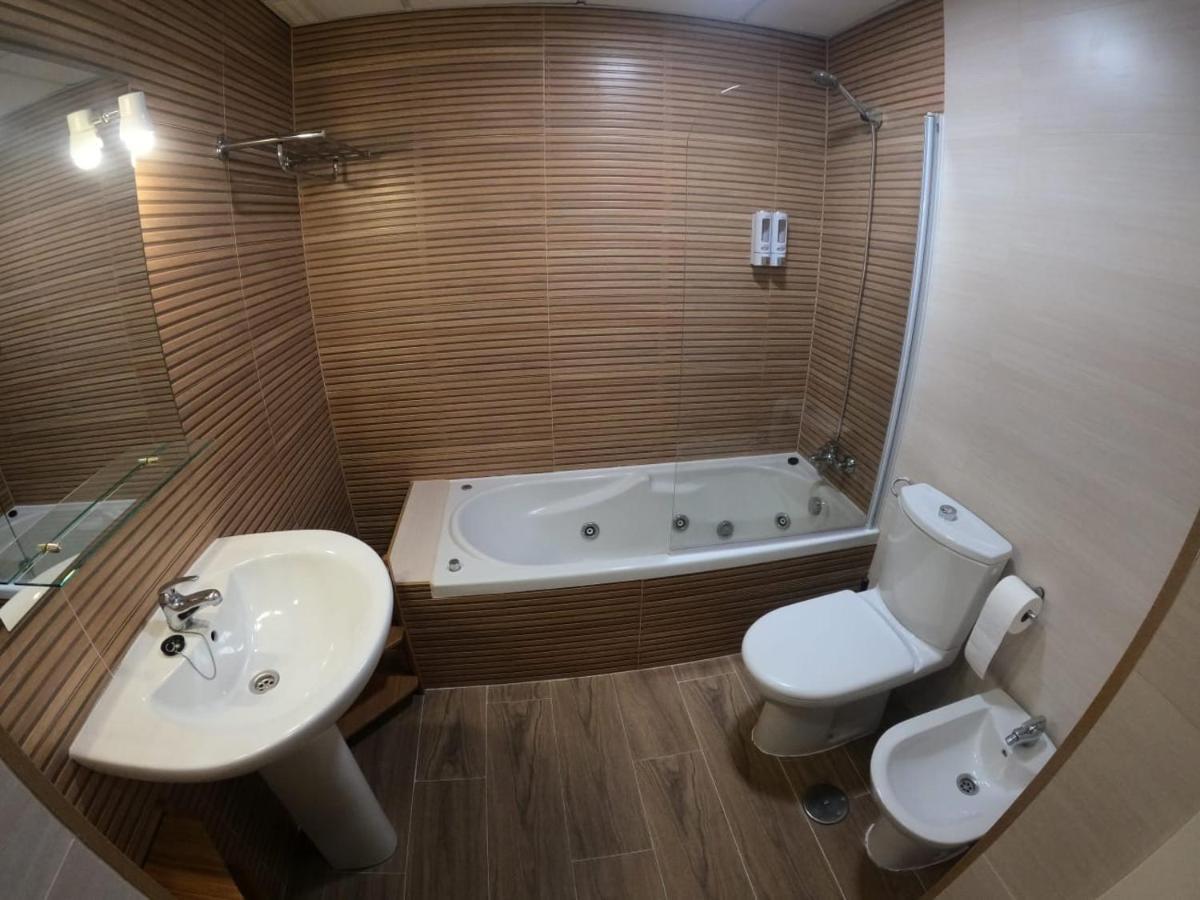 Апартаменти Faro12 Playa & Piscina & Parking Privado Бенальмадена Екстер'єр фото